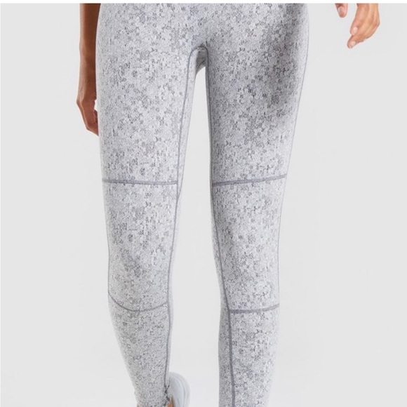 Gymshark Fleur Texture Leggings - Picture 2 of 8